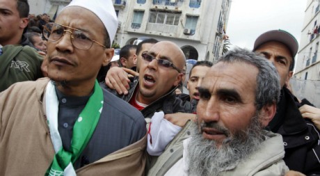 Ali Belhadj, un des deux leaders de l'ex-FIS, lors d'une manifestation à Alger, le 12 février 2011. REUTERS/Louafi Larbi