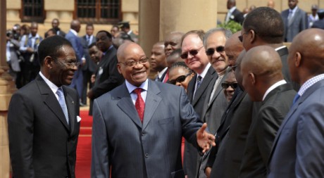Jacob Zuma, chef de l'Etat sud-africain et Teodoro Obiang, président en exercice de l'Union africaine, octobre 2011. © Ho New / 