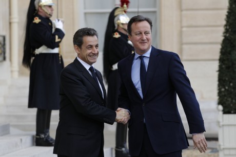 Nicolas Sarkozy et David Cameron à Paris, le 2 décembre 2011.