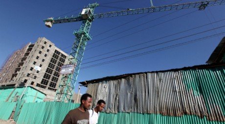 Un chantier de construction à Addis-Abeba, janvier 2010. REUTERS/Thomas Mukoya