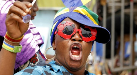 Une supportrice gabonaise lors de la Coupe d'Afrique des Nations, le 22 janvier 2012 à Libreville. REUTERS/Thomas Mukoya