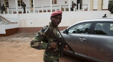 Q.G de l'armée à Bissau, le 19 mars 2012. REUTERS/Joe Penney