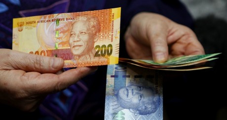 Nouveaux billets en Afrique du Sud.  REUTERS/Siphiwe Sibeko