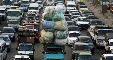 Circulation routière dans le Vieux Caire / REUTERS