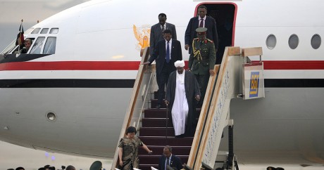 Arrivée d'Omar el-Béchir à l'aéroport de Pékin, le 28 juin 2011. Crédit photo: LIU JIN / AFP