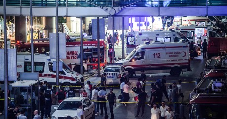 Un triple attentat suicide a tué 41 personnes à l'aéroport d'Istanbul, le 28 juin 2016. OZAN KOSE / AFP