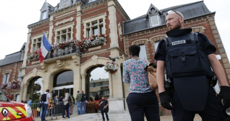 L'attentat de l'église de Saint-Etienne-du-Rouvray a fait un mort et un blessé mardi 26 juillet. CHARLY TRIBALLEAU / AFP