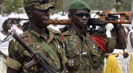 Des soldats lors de la fête nationale à Bangui, REUTERS/David Lewis 