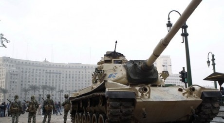 L'armée égyptienne dans les rues du Caire Amr Dalsh / Reuters