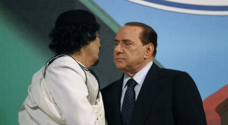 Mouammar Kadhafi et Silvio Berlusconi, le 30 août à Rome, Italie. REUTERS/Max Rossi