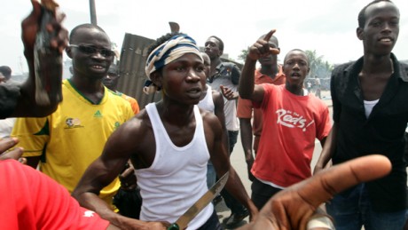 Barrage à Abidjan dans le quartier d'Abobo de partisans de Ouattara Luc Gnago / Reuters