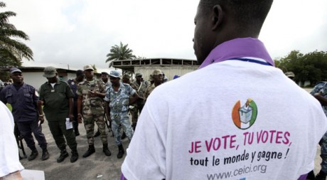 Le 26 octobre 2010 à Abidjan, cinq jours avant la présidentielle en Côte d'Ivoire. REUTERS/Luc Gnago