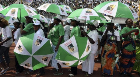 Des supporters du président Boni Yayi à Cotonou, Bénin, le 8 mars 2011. REUTERS/Charles Pacide