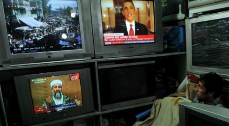 A Kaboul le 2 mai, la télévision diffuse le message de Barack Obama annonçant la mort de Ben Laden. AFP/Massoud Hossaini