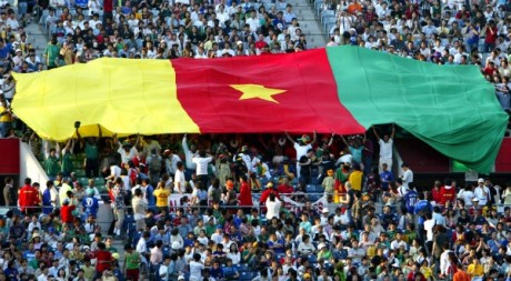 Des supporters camerounais lors de la Coupe du monde 2002 au Japon. REUTERS/Mark Baker 