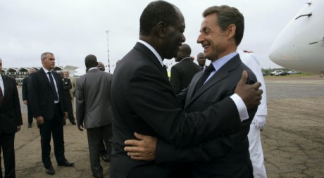 Alassane Ouattara et Nicolas Sarkozy à Yamoussoukro le 21 mai. REUTERS/Str New