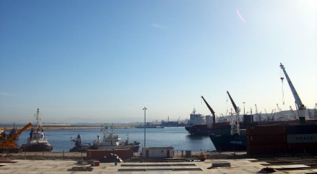 Les dockers du port d'Alger en grève à propos d'un litige contractuel, by Magharebia via Flickr CC