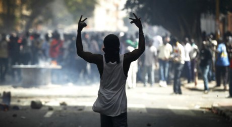 Un manifestant à Dakar, Sénégal, le 23 juin 2011, REUTERS/Finbarr O'Reilly