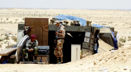 Des rebelles à la frontière avec Ajdabiyah, le 22 juin 2011. REUTERS/Mohamed Abd El Ghany