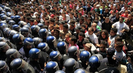 Une manifestation à Alger, le 2 mai 2011. REUTERS/Zohra Bensemra