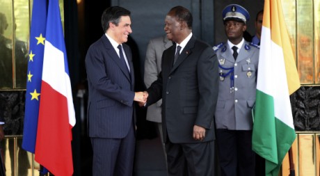 Le Premier ministre français François Fillon avec Alassane Ouattara, le 15 juillet 2011, à Abidjan. REUTERS/Luc Gnago
