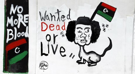 Une caricature de Mouammar Kadhafi sur un mur de Tripoli, le 30 août 2011. REUTERS/Zohra Bensemra