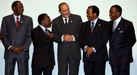 Jacques Chirac avec Blaise Compaoré, Omar Bongo, Paul Biya et Denis Sassou Nguesso, le 16 février 2007. REUTERS/Eric Gaillard