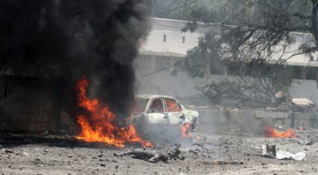 Attaque suicide à Mogadiscio, le 4 octobre 2011. REUTERS/ Omar Faruk 
