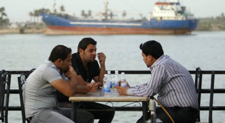 Une scène dans un café à Bassorah en Irak, 2011. REUTERS/Atef Hassan. 