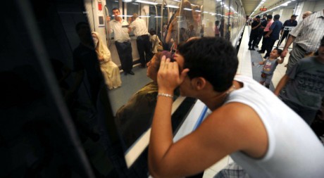 Premier voyage en métro pour les Algérois. AFP/FAROUK BATICHE
