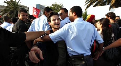 Manifestation contre le parti Ennahda, à Tunis, le 25 octobre 2011. REUTERS/Zohra Bensemra