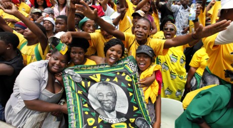 Des partisans de l'ANC célèbrent l'anniversaire de leur parti. REUTERS/SIPHIWE SIBEKO