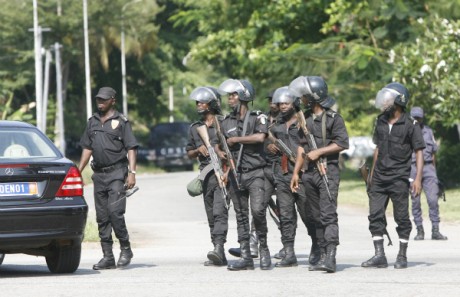 Des militaires à Abidjan, janvier 2012. REUTERS/ Luc Gnago