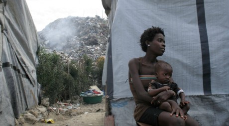 Natacha, mère de cinq enfants, dans le camp d'Accra, Port-au-Prince © Elodie Vialle