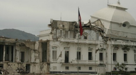 Le palais présidentiel toujours détruit à Port-au-Prince. © Elodie Vialle