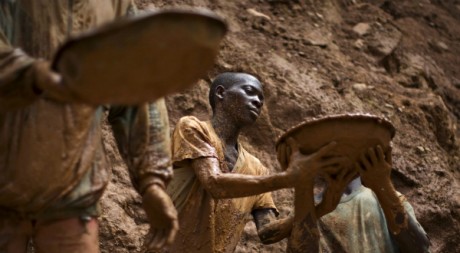 Chercheurs d'or dans la mine Kubu, à l'est de la RDC. REUTERS/Finbarr O'reilly