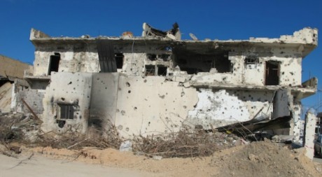 Maison criblée de balles à Misrata.  Damien Spleeters