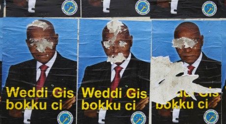 Affiches de campagne d'Abdoulaye. REUTERS/Stringer.
