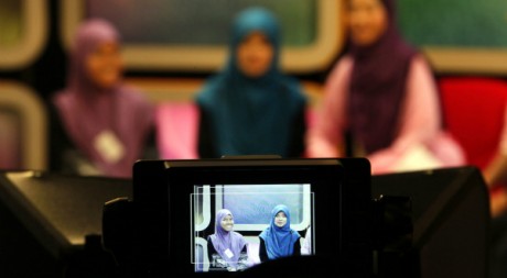 Plateau de télévision le 18 juin 2011. Reuters/Bazuki Muhammad 