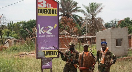 Soldats d'Alassane Ouattara à l'entrée de la ville de Duékoué, avril 2011AFP PHOTO / ZOOM DOSSO