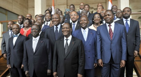  La photo de famille du nouveau gouvernement ivoirien, Abidjan, le14 mars 2012AFP PHOTO/ SIA KAMBOU 