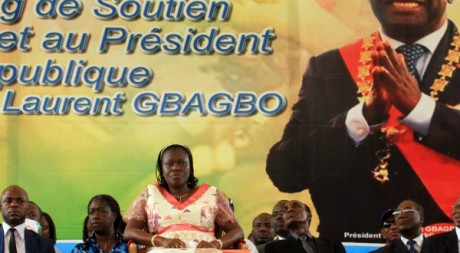 Simon Gbagbo et des caciques du FPI lors d'un meeting à Abidjan, janvier 2011, REUTERS/Thierry Gouegnon