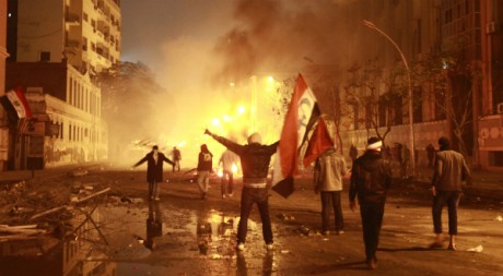 Des Hooligans scandent des slogans anti-gouvernement peu après la tragédie de Port Saïd, Le Caire, mars 2012 REUTERS/A. Waguih