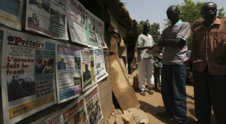 Inquiétude à Bamako le 20 avril 2012. REUTERS/ Luc Gnago