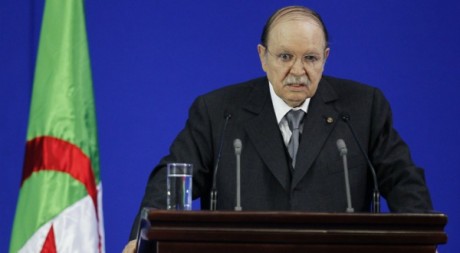 Discours du président algérien Abdelaziz Bouteflika le 8 mai 2012 à Sétif. Reuters/Louafi Larbi 