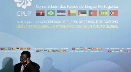 Le défunt président Bissau Guinéen Nino Viera lors du sommet de la CPLP à Lisbonne, 25 juillet 2008, REUTERS/Nacho Doce  