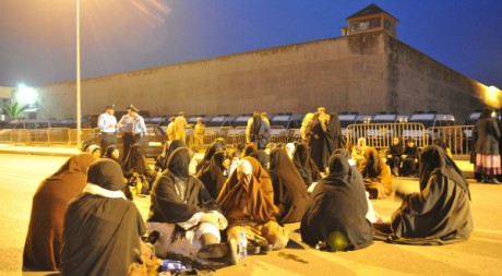 Manifestation contre les conditions de détention dans la prison de Salé, le 16 mai 2011.  ABDELHAK SENNA / AFP