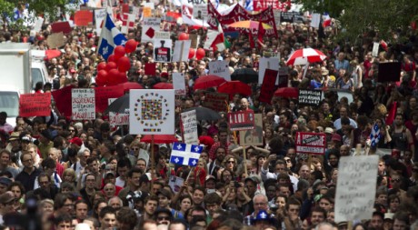 Millions de manifestants marchant pour marquer les 100 jours de la contestation, Montréal, 23 mai 2012, REUTERS/C. Muschi 