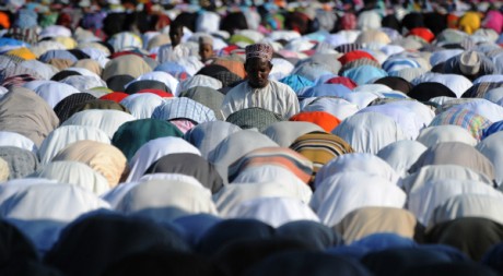 Prière musulmane à Zanzibar. SIMON MAINA / AFP