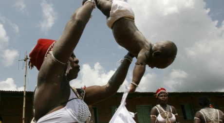 Rituel de purification Akan (groupe ethnique comprennant les Baoulé), juillet 2007,REUTERS/Luc Gnago
